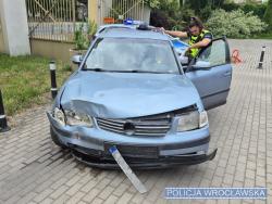 Sobtka - Prb ucieczki zakoczy rozbijajc auto